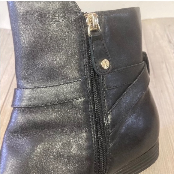 Isaac Mizrahi Tinker Women's Sz 8.5 Black Leather Gold Buckle /Studs Ankle Boot - Picture 6 of 11